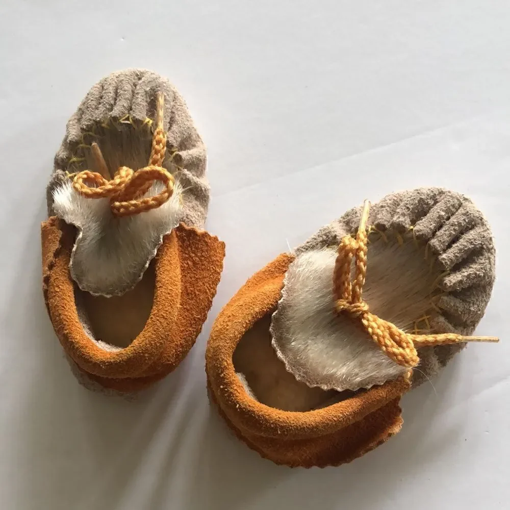 Baby moccasins leather, fur, wool size 6-12 months 4.5 inches long